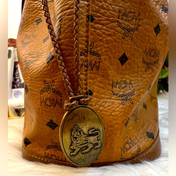 MCM Visetos Bucket Style with Lion Medallion - Picture 6 of 10